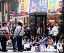为何有些国人喜欢出国疯狂购物